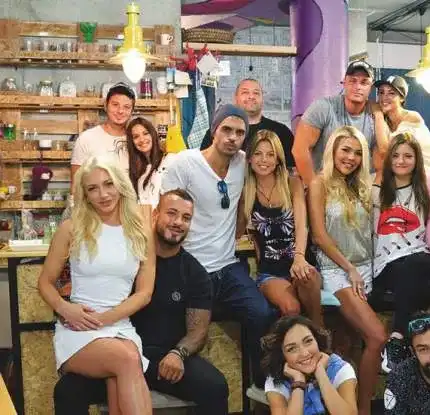 Актьори от „София ден и нощ” проплакаха: Не ни платиха хонорарите! (Подробности)