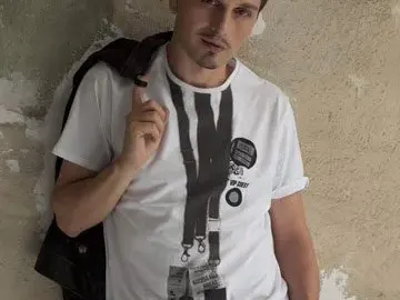 Александър Сано  католик като папата