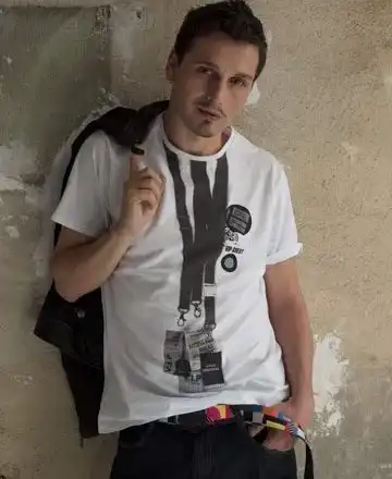 Александър Сано  католик като папата