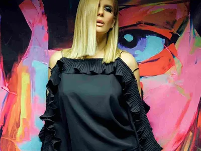 Анелия влюбена в блуза на WOMANSHOP