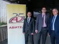 Авител отпразнува юбилей от четвърт век