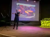 Авител отпразнува юбилей от четвърт век