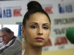 Цвети Стоянова припаднала, като разбрала за баща си