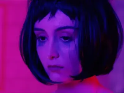 Дара Екимова срещу хейта в новото си видео „Пробвай се”