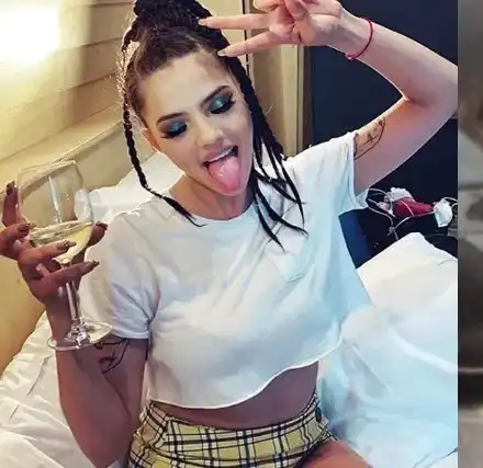 Дара тръгна по сутиен