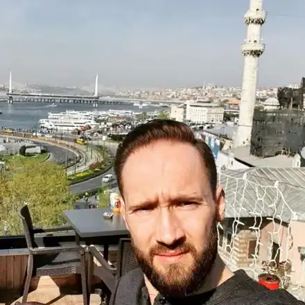 Дарин Ангелов брадяса като чичка