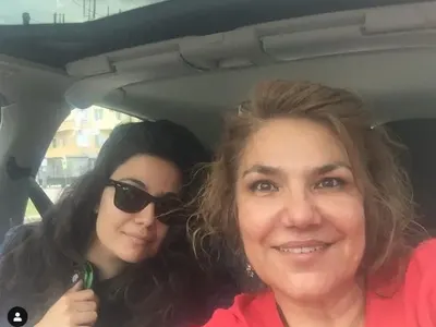 Дъщерята на Марта Вачкова прави плакати в театъра