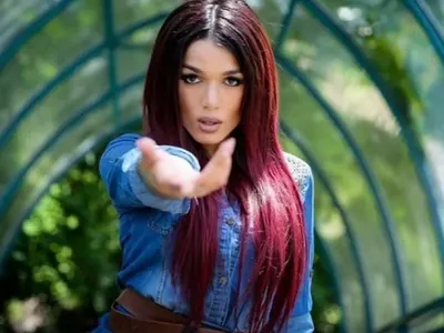 Диона става актриса