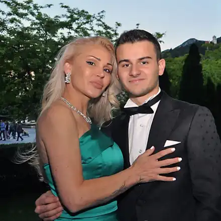 Дизайнерката Евгения Борисова изпрати син - абитуриент! Тита пя на бала на младежа (СНИМКИ)