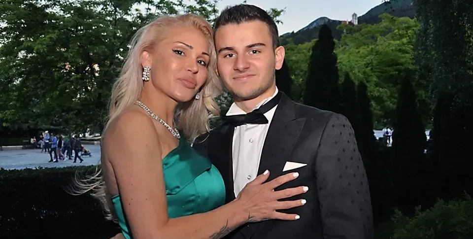 Дизайнерката Евгения Борисова изпрати син - абитуриент! Тита пя на бала на младежа (СНИМКИ)