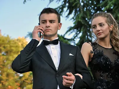 Дизайнерката Евгения Борисова изпрати син - абитуриент! Тита пя на бала на младежа (СНИМКИ)