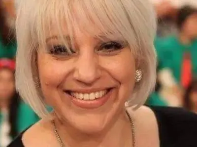 Джуджи съседка по вила на Донатела Версаче