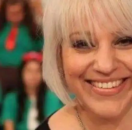 Джуджи съседка по вила на Донатела Версаче