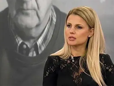 Една година след смъртта на Шарлопов: Вдовицата Бояна залюби бодигарда си! (След като свали траура, красавицата обнови гардероба си с провокативни одежди)