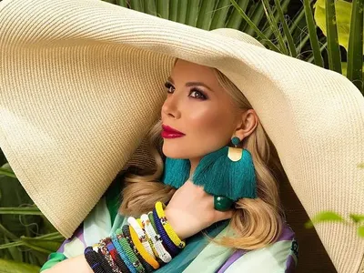 Емилия лети с шапка като Дъмбо