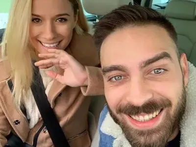 Гаджето на Тото бременна в 6-я месец (Кристин ражда в края на лятото)