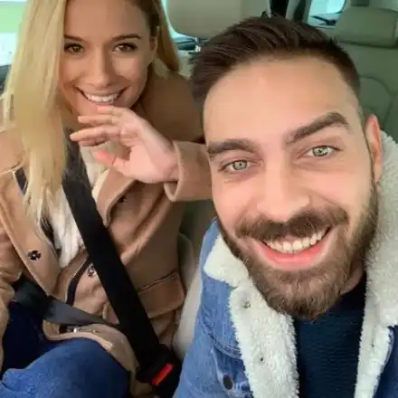 Гаджето на Тото бременна в 6-я месец (Кристин ражда в края на лятото)