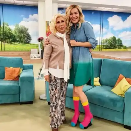 Гала води по чорапи