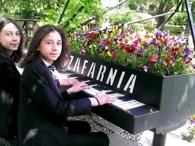 Хасан и Ибрахим като братя Пулеви (Близнаците не спират да жънат успехи)