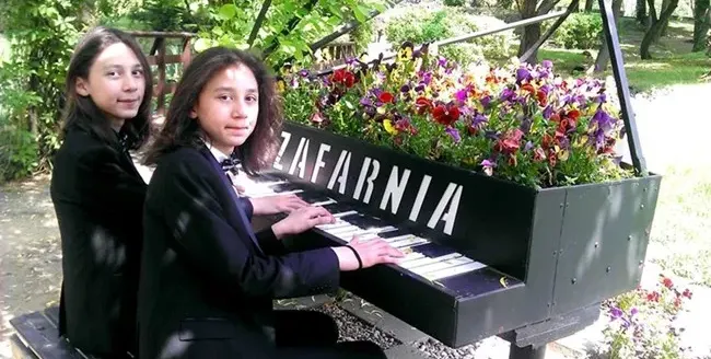 Хасан и Ибрахим като братя Пулеви (Близнаците не спират да жънат успехи)