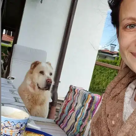 Яна Маринова заряза гримовете