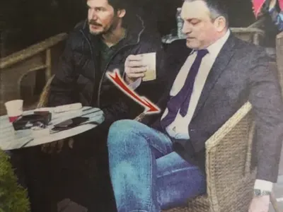 Юксел Кадриев отпра шкембе, къса копчетата на ризите си