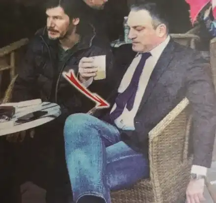 Юксел Кадриев отпра шкембе, къса копчетата на ризите си