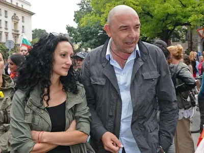 Калин Сърменов заведе жена си на видеозон! Скоро ще стане татко на трето дете