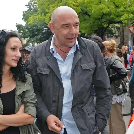 Калин Сърменов заведе жена си на видеозон! Скоро ще стане татко на трето дете