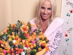 Камелия без бръчки на 50!