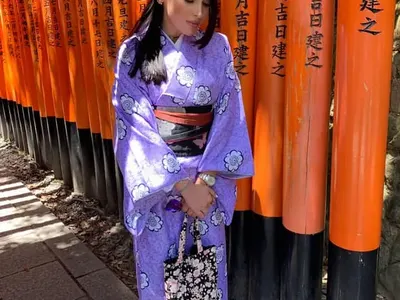 Клюкарката плати 3 бона, за да стане гейша