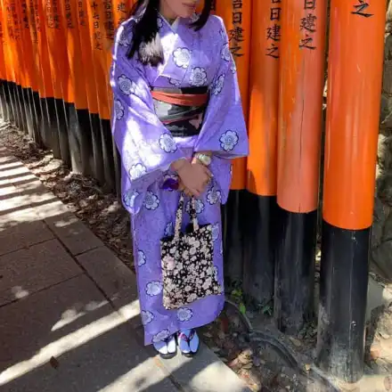 Клюкарката плати 3 бона, за да стане гейша