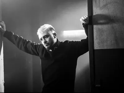 КРАЙ и с Криско! 50 човека го освиркат в Пловдив, дискотеки масово анулират участията му!