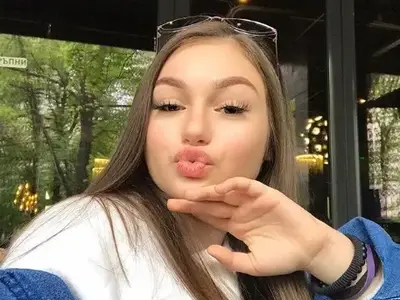 Крисия си хвана гадже съученик