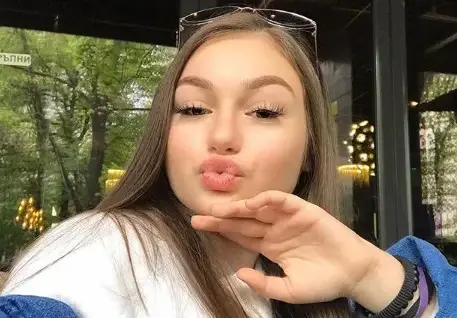 Крисия си хвана гадже съученик