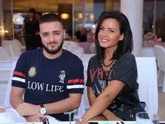 Криско носи на ръце бременната  Цвети