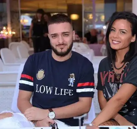 Криско носи на ръце бременната  Цвети