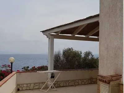 Маги Сидерова купи къща на морето