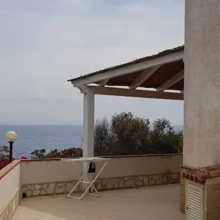 Маги Сидерова купи къща на морето