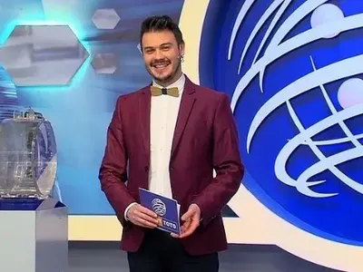 Махнаха Цецо Тотото от Народния театър! 3 месеца след присъдата се кри с болнични