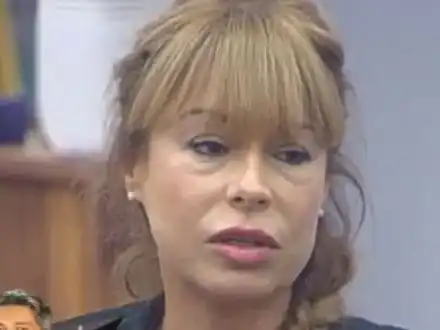 Мира Добрева подпухна