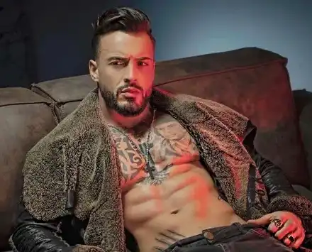 Митака от „София ден и нощ“ ходи на уроци по пеене