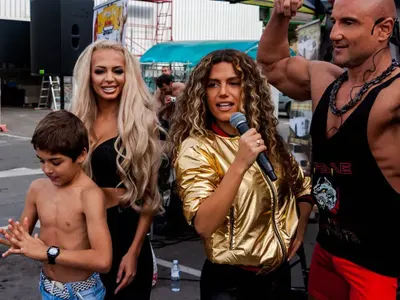 Плеймейт красавици, фешън модели и силови шампиони в подкрепа на „Кралете на Силата“