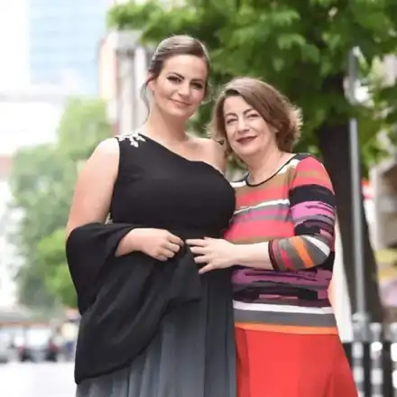 Потомка на Левски блести на бала си