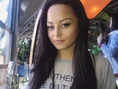 Щерката на Доган гримира снаха си