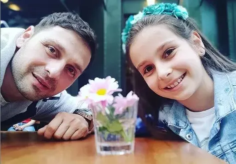 Щерката на Нели и Сано е негово копие