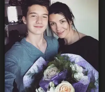 Синът на Кали заби нейна колежка