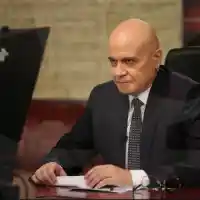 Слави тръгна с маникюр (Водещият си прави ноктите във ВИП салон за красота)