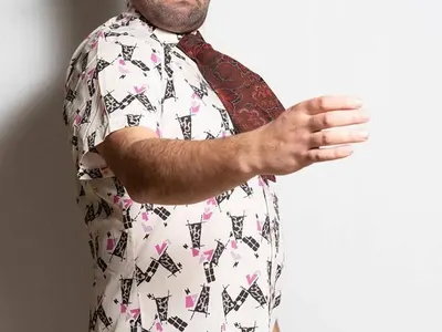 След 15 години борба, Боби Турбото най-после има роля в театъра