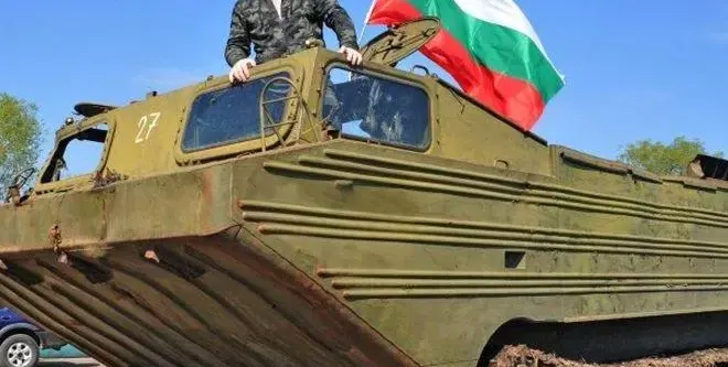 Спряха танковете на Динко! Разследват кой му е разрешил да разполага с функциониращи бойни машини